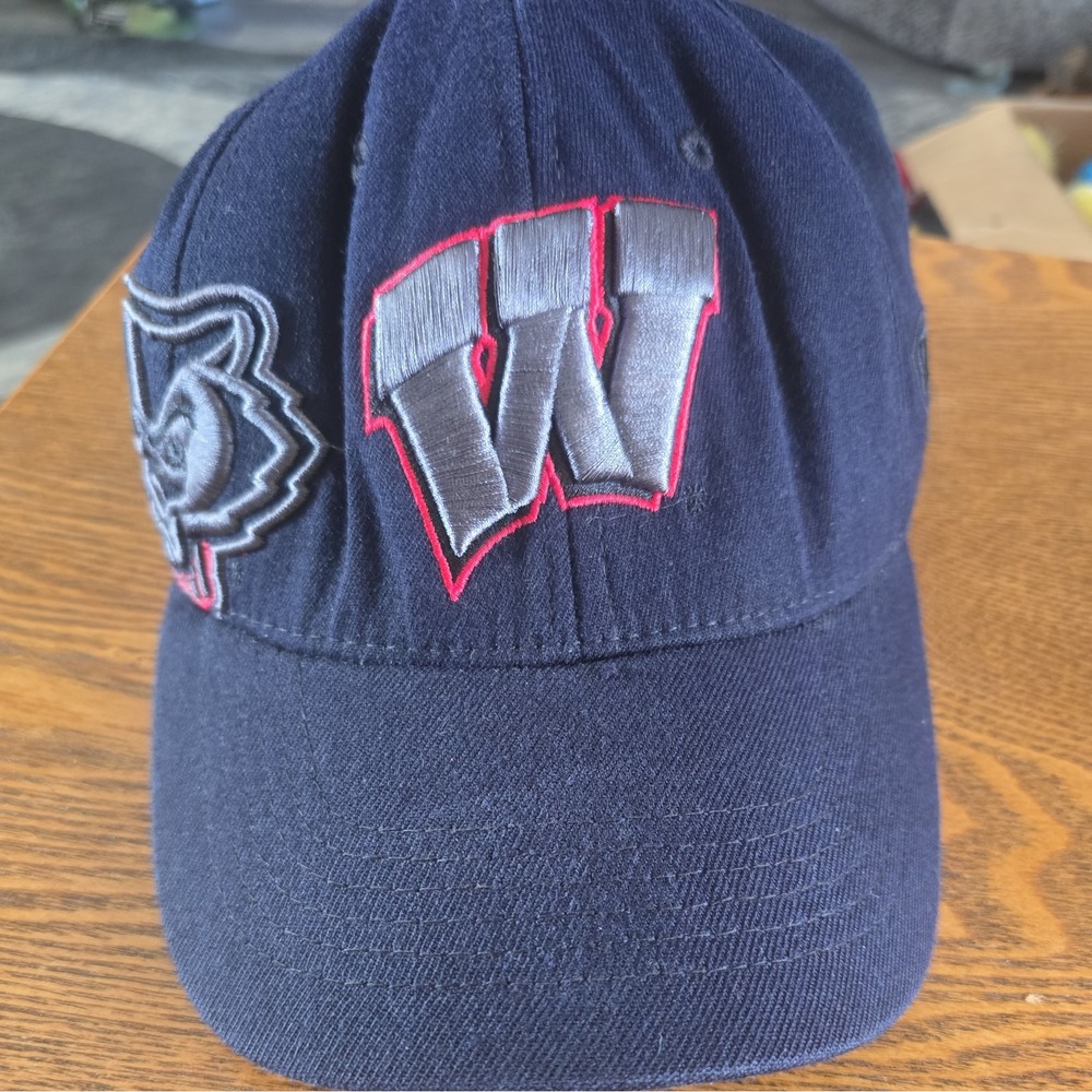 Top Of The World Wisconsin‎ Badgers one fit baseball cap Bucky Navy Blue.